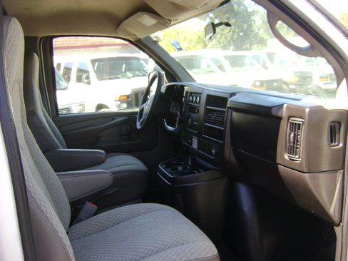Used 2009 GMC Savana 3500 image 12