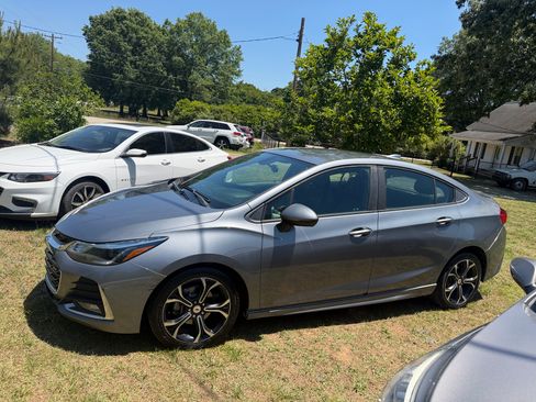 Used 2019 Chevrolet Cruze LT Sedan FWD image 1