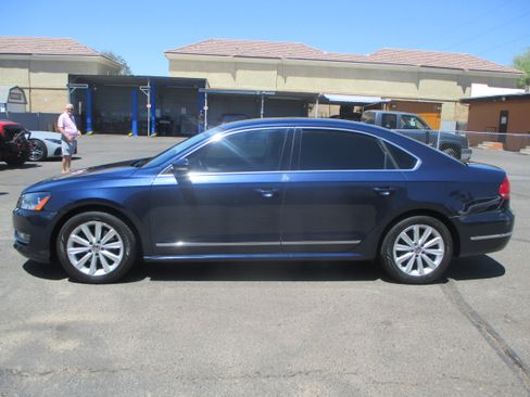 Used 2013 Volkswagen Passat 2.5 SEL FWD image 2