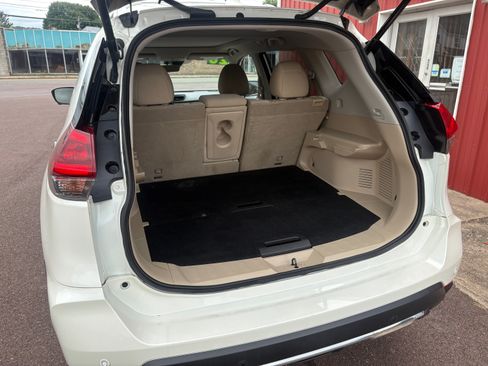 Used 2020 Nissan Rogue AWD SV image 13