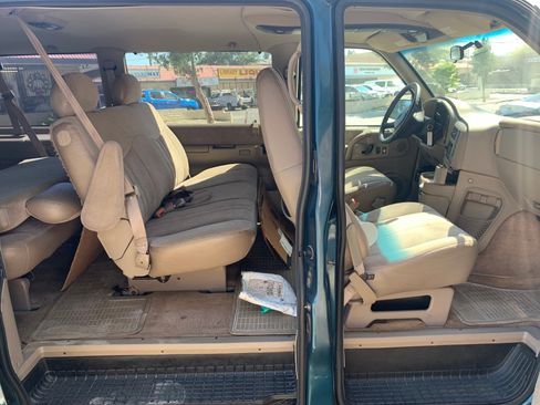 Used 2000 Chevrolet Astro image 16
