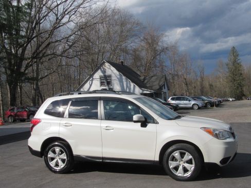 Used 2015 Subaru Forester 2.5i Premium image 9