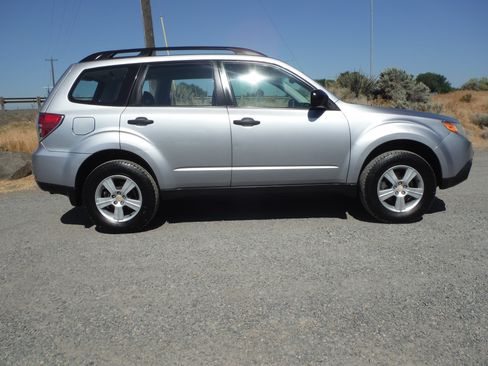 Used 2012 Subaru Forester 2.5X AWD/4WD image 5