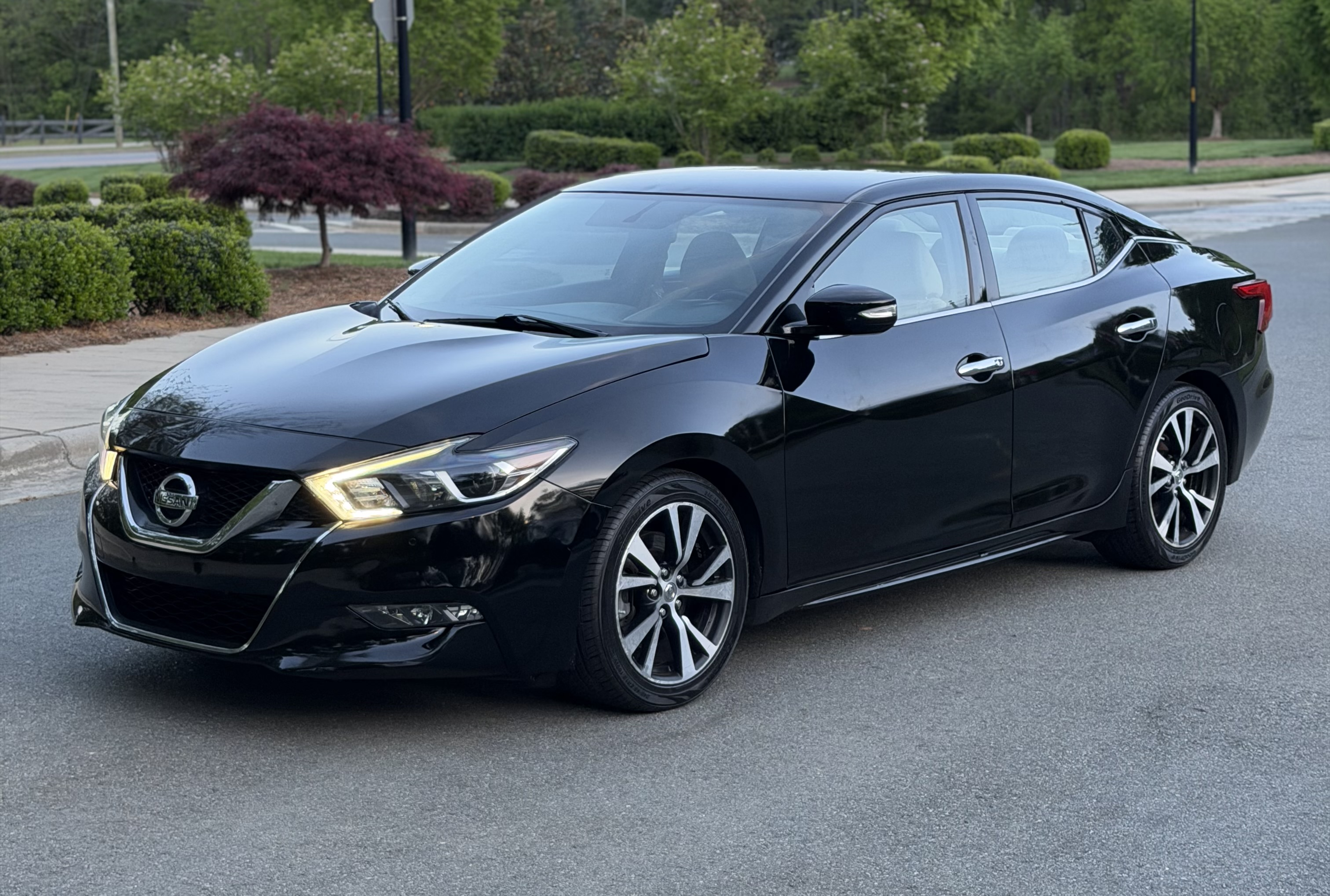 Used 2018 Nissan Maxima 3.5 SV FWD image 2