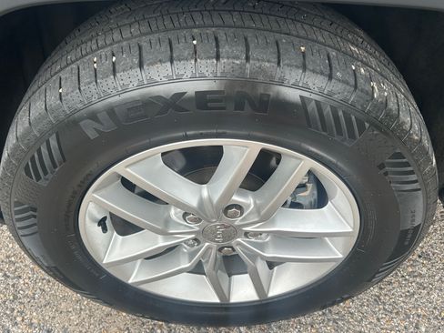 Used 2018 Jeep Grand Cherokee 2WD Laredo image 17