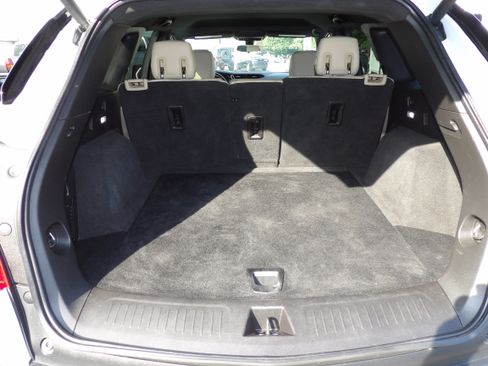 Used 2019 Cadillac XT5 FWD image 17