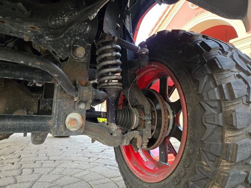 Used 2017 Toyota Tacoma TRD Sport image 38