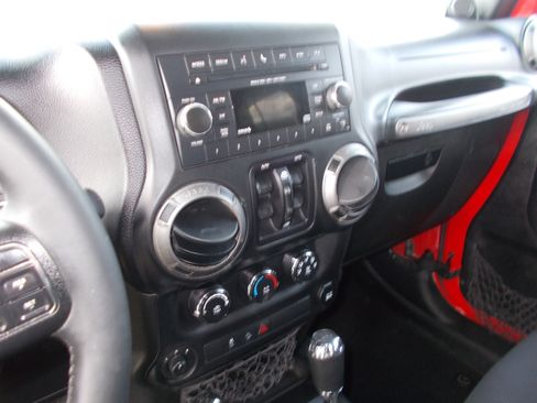 Used 2014 Jeep Wrangler Unlimited Sport image 8