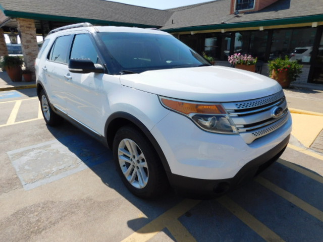 Used 2014 Ford Explorer FWD XLT image 1
