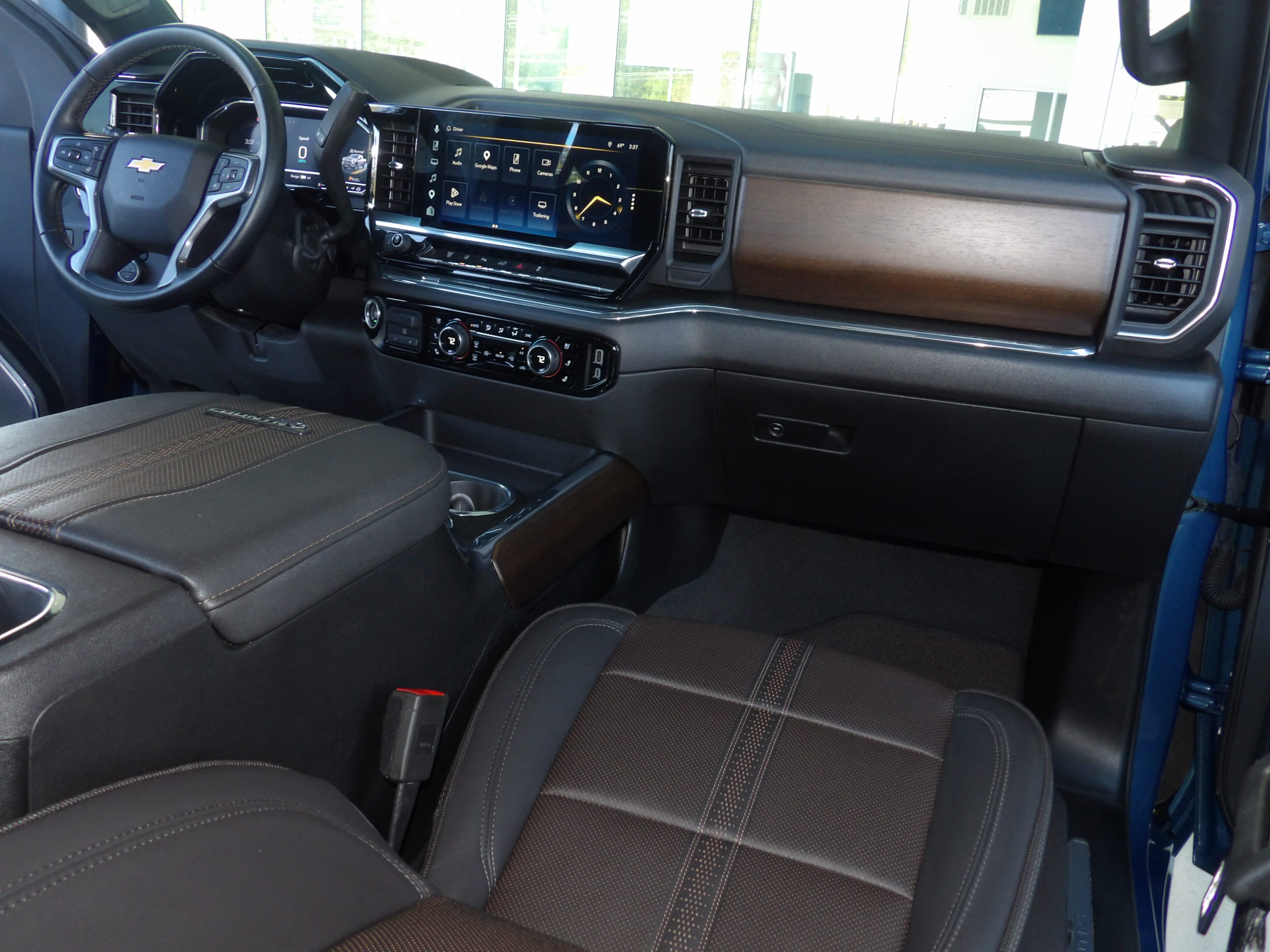 Used 2024 Chevrolet Silverado 3500 4x4 Crew Cab High Country image 6