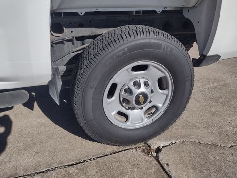 Used 2015 Chevrolet Silverado 2500 image 32