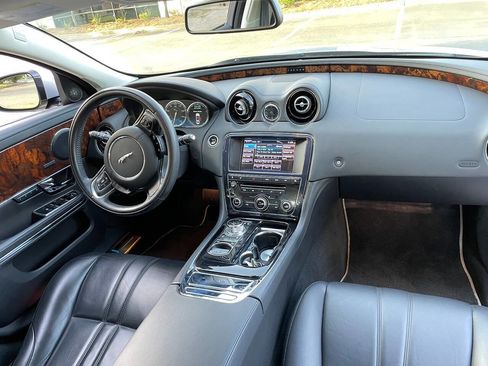 Used 2013 Jaguar XJ Supercharged image 16