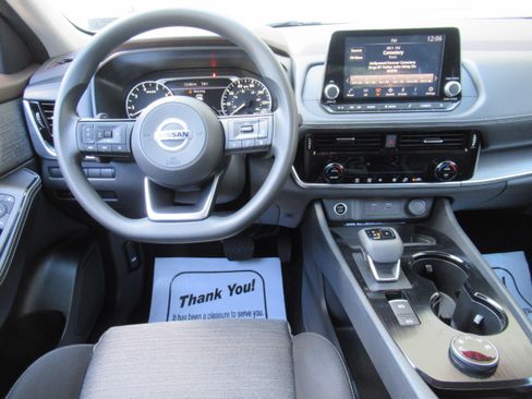 Used 2021 Nissan Rogue SV image 10