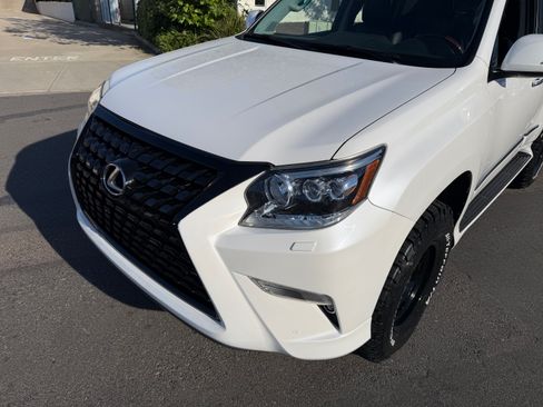 Used 2017 Lexus GX 460 Premium image 4