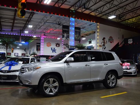 Used 2013 Toyota Highlander Limited FWD image 3