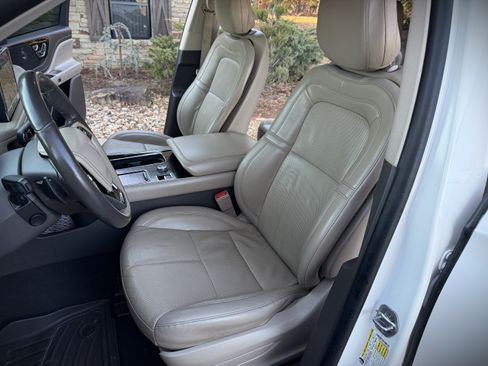 Used 2020 Lincoln Aviator Reserve image 17