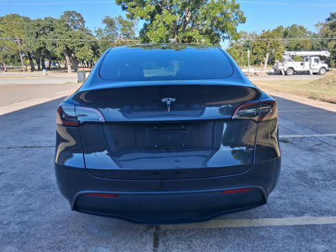 Used 2024 Tesla Model Y AWD Performance image 5