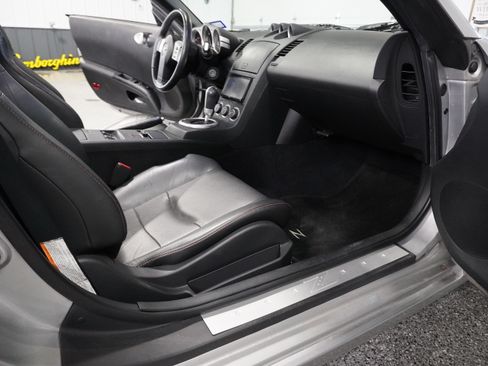 Used 2004 Nissan 350Z Touring image 16