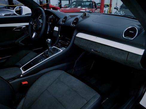 Used 2024 Porsche 718 Cayman GTS image 29