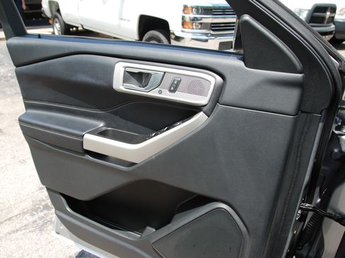 Used 2022 Ford Explorer 4WD Limited image 31