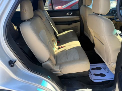 Used 2017 Ford Explorer XL FWD image 9