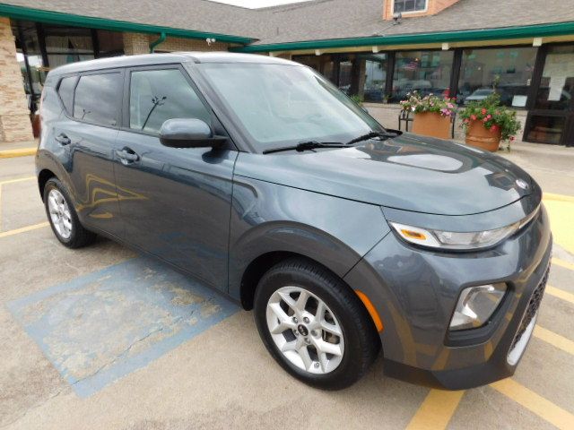 Used 2020 Kia Soul S FWD image 2