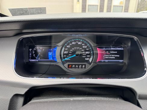 Used 2013 Ford Taurus SHO image 25
