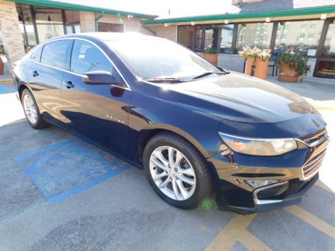 Used 2018 Chevrolet Malibu LT image 2