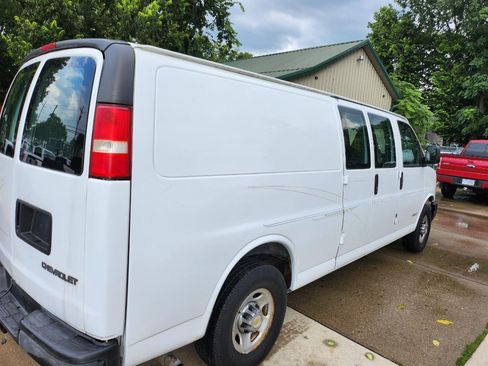 Used 2005 Chevrolet Express 2500 Extended RWD image 10