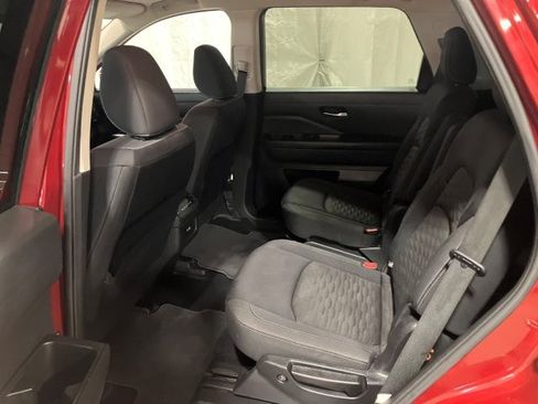 Used 2022 Nissan Pathfinder SV image 19
