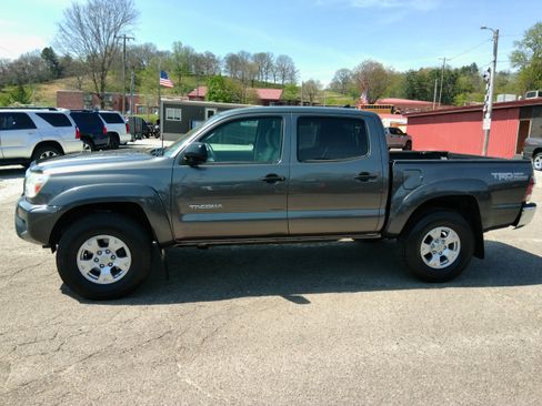 Used 2014 Toyota Tacoma SR5 image 2