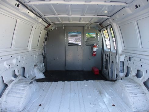 Used 2004 Ford E-250 and Econoline 250 image 7