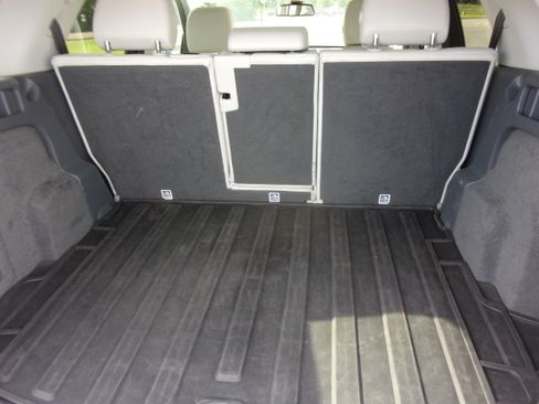 Used 2016 Land Rover Discovery Sport SE image 4