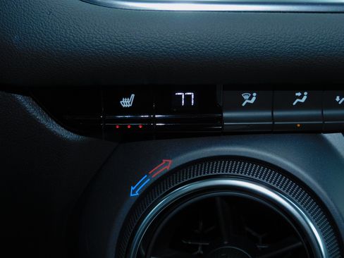 Used 2024 Chevrolet Blazer LT image 3