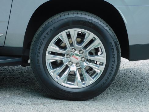 Used 2025 GMC Yukon XL 2WD Denali image 8