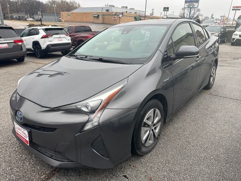Used 2016 Toyota Prius Four image 4