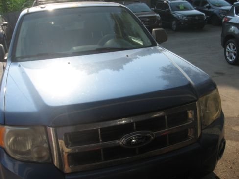 Used 2009 Ford Escape 4WD XLT image 2