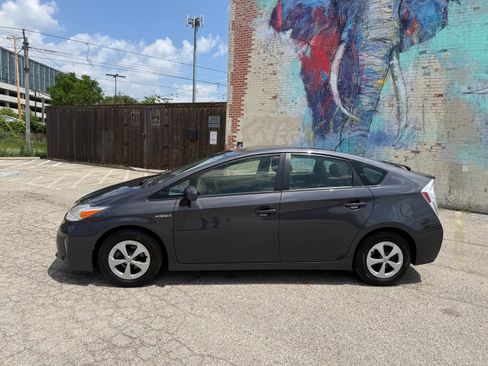 Used 2015 Toyota Prius Two FWD image 4