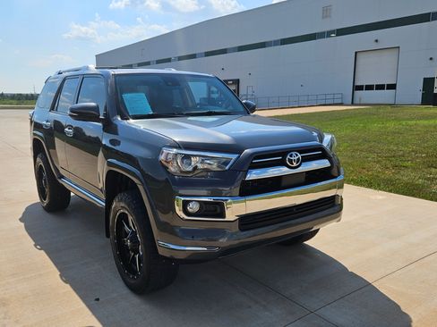 Used 2022 Toyota 4Runner 4WD Limited image 6