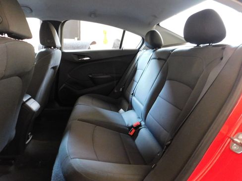 Used 2019 Chevrolet Cruze LT image 12