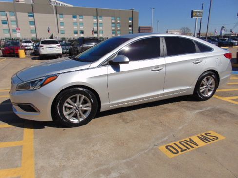 Used 2017 Hyundai Sonata SE image 4