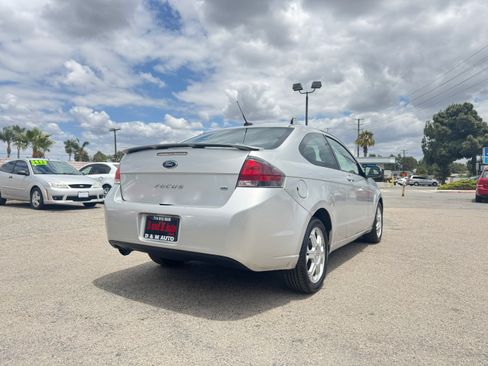 Used 2010 Ford Focus SE Coupe FWD image 8