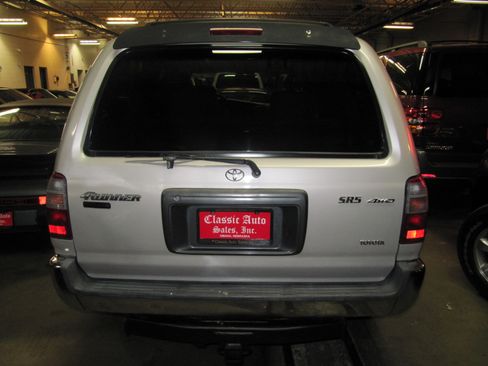 Used 2000 Toyota 4Runner SR5 Premium image 3