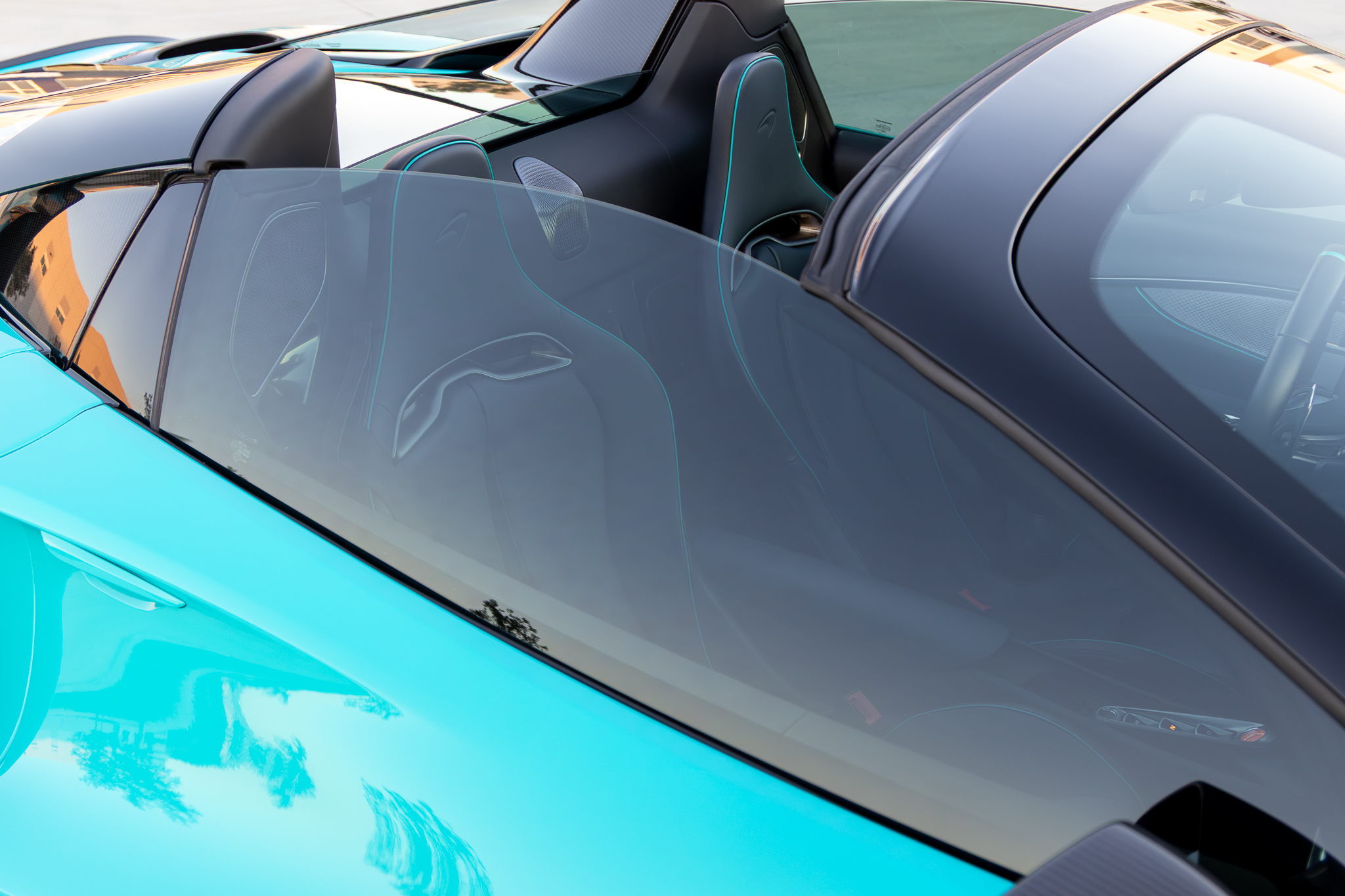 Used 2025 McLaren Artura Spider RWD image 37
