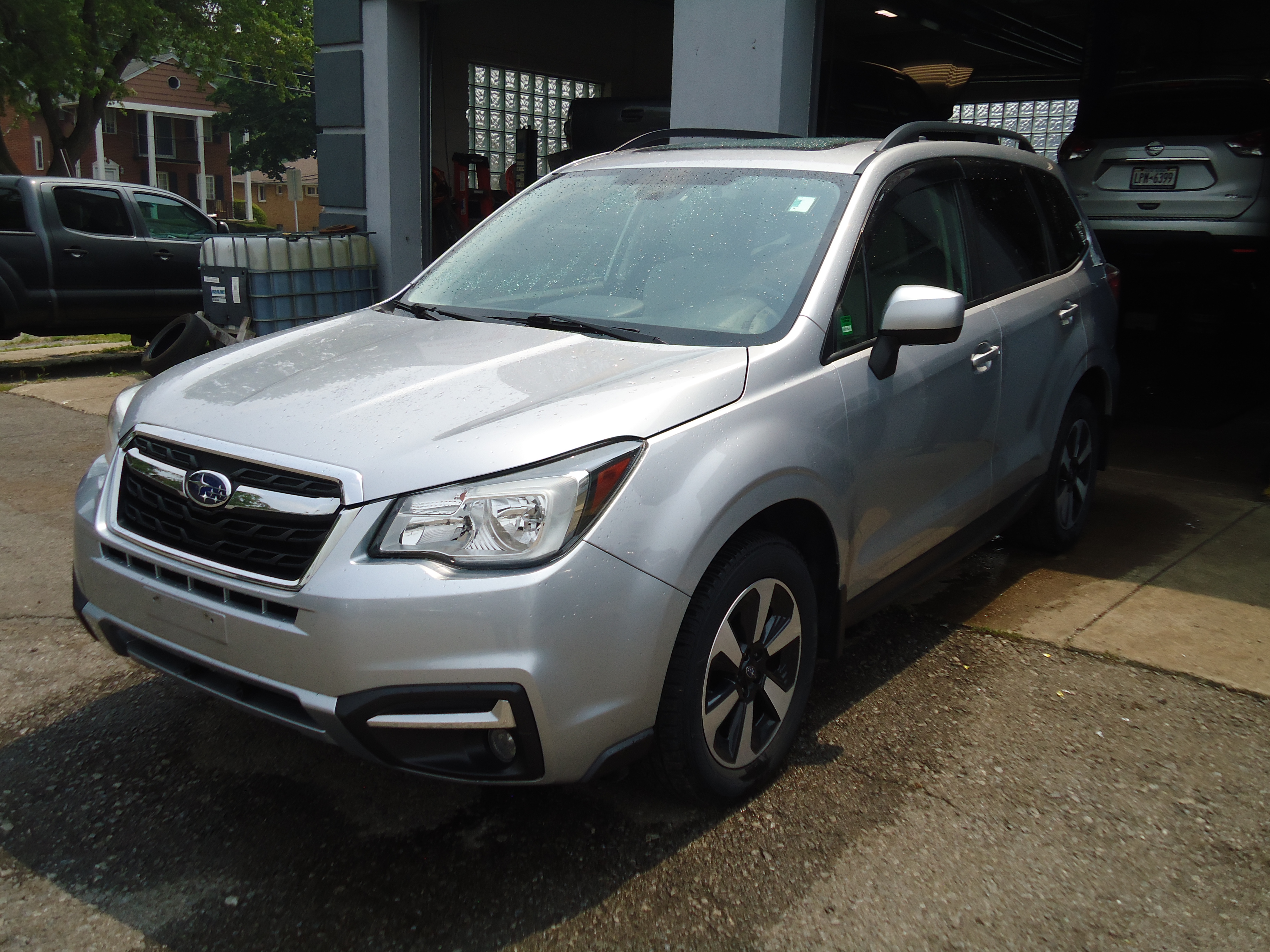 Used 2017 Subaru Forester 2.5i Premium AWD/4WD image 2