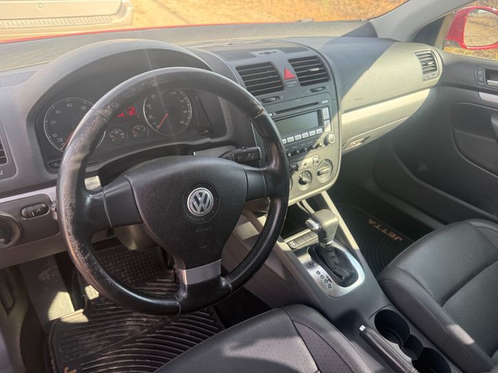 Used 2009 Volkswagen Jetta Sedan FWD image 4