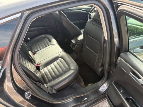 Used 2016 Ford Fusion SE FWD image 11