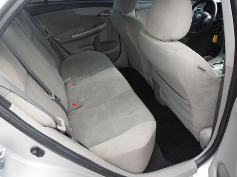 Used 2012 Toyota Corolla LE image 11