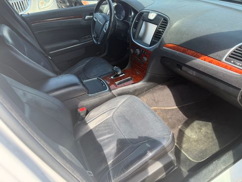 Used 2014 Chrysler 300 image 9