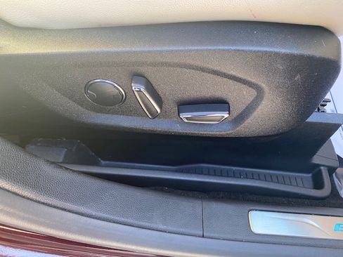 Used 2018 Ford Edge Titanium image 12